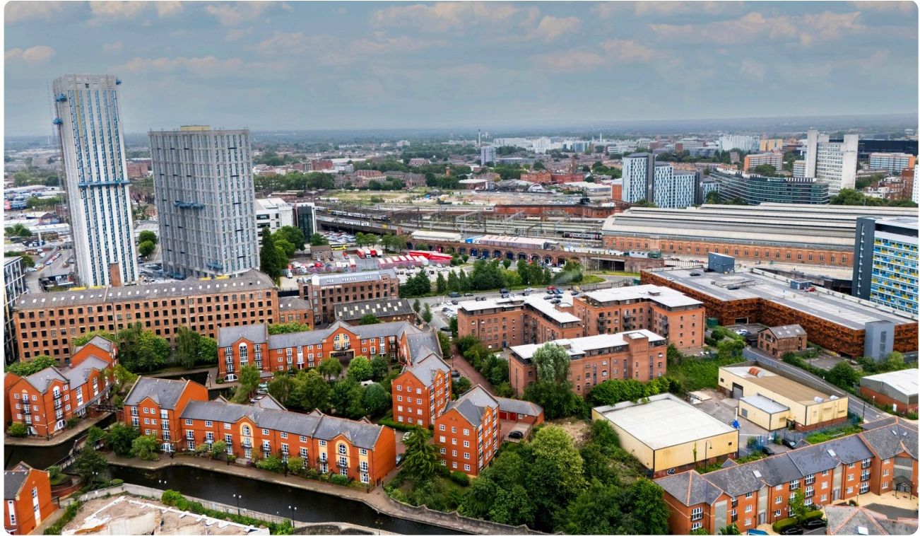 Canal-side context and surrounding brick fabric